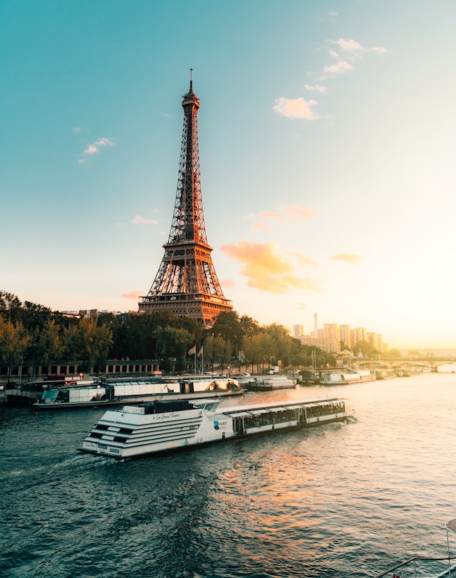 Historical landmarks seen on Seine River cruises