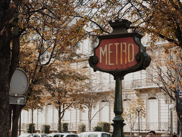 Paris Metro guide for tourists